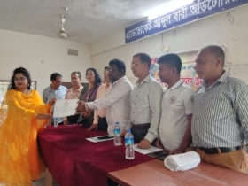 বগুড়ায় নারীদের সাবলম্বী করতে হাঁস-মুরগী পালন প্রশিক্ষণ ও ভাতা প্রদান